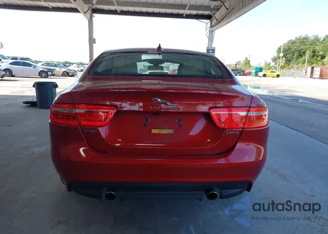 2017 Jaguar Xe 25T Premium из США, поврежденный, VIN SAJAD4BG8HA975976